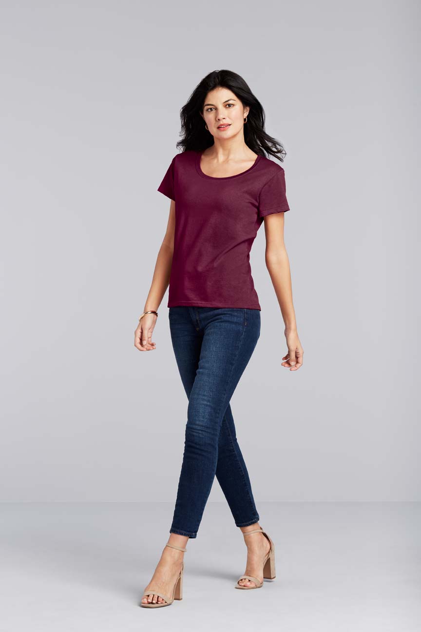 T-shirt damski Softstyle Deep Scoop GILDAN